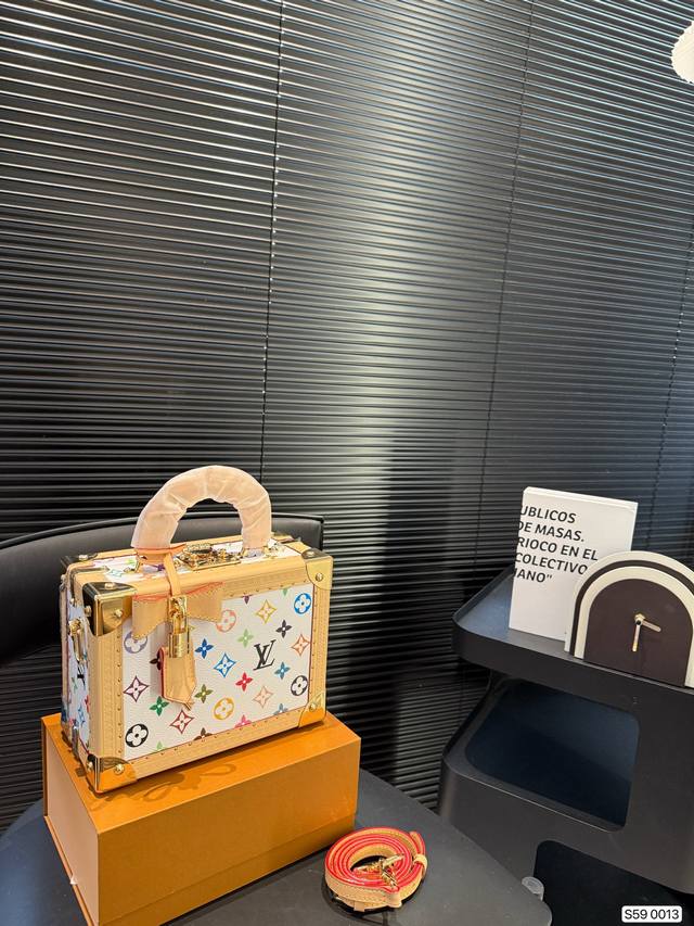 Folding Box Lv Petite Malle Small Hard Box Classic Configuration, Very Exquisite