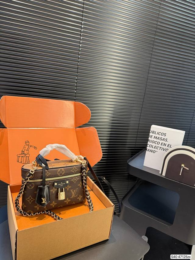 With Airplane Box Folding Box Full Steel Hardware This Season's Cosmetic Bag Is