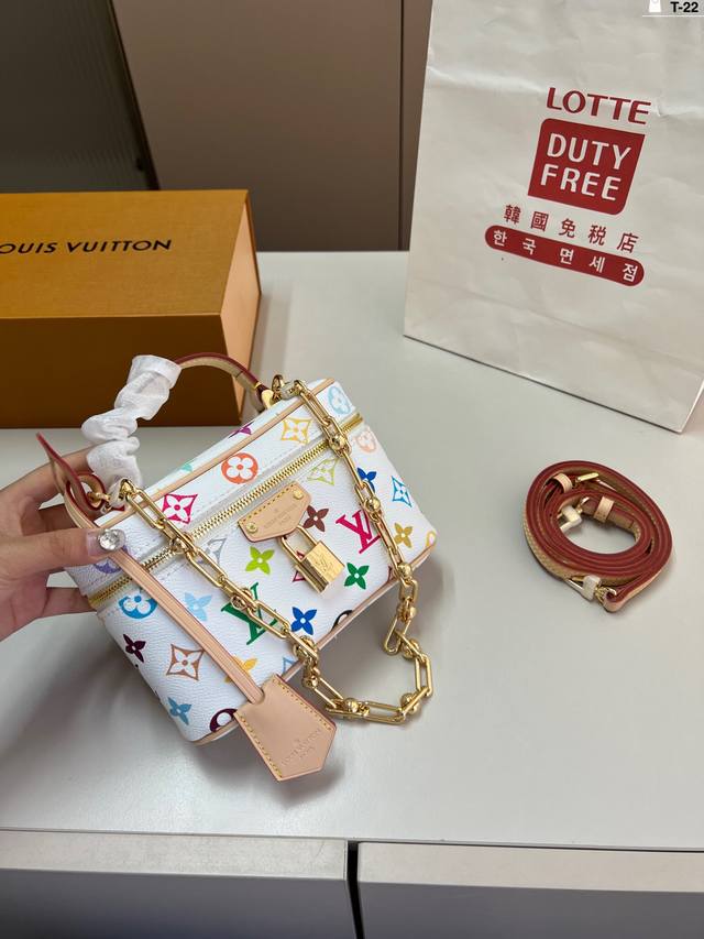Lv Toiletry Bag And Cosmetic Bag It Is Very Convenient To Bring It For Travel An