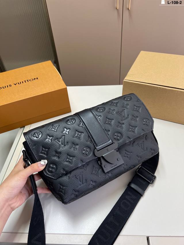 Chip Version Lv Louis Vuitton Black Warrior Classic Hot Style Temperament All-Ma