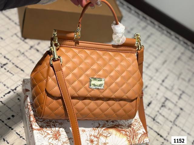 With Box Dg Dolce & Gabbana New Hand-Held, Shoulder And Crossbody Model Official