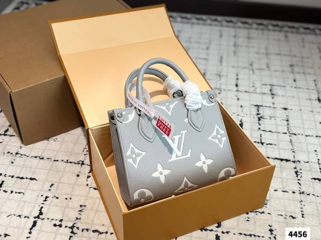 With Box Spring And Summer Limited Edition Size: 18*15Cm Mini Onthego Small Hand