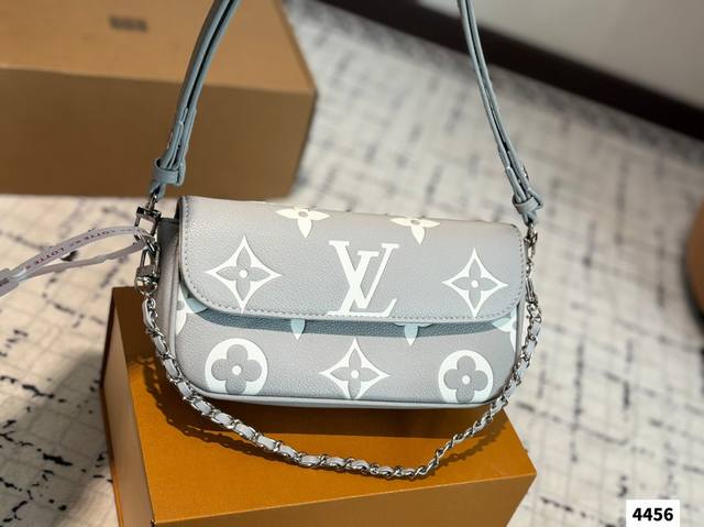 With Box Size: 22*12Cm L Cream White Ivy Woc The Real Thing Is So Cute~Super Sui