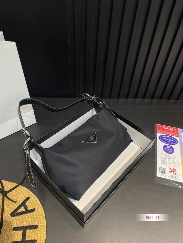With Box Prada Hobo Second-Hand Bag More Casual And Simple, Complete Fashion Tre