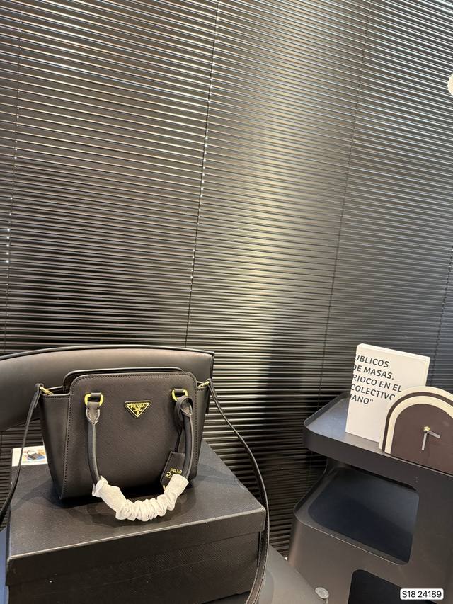 With Box Prada Handbag More Casual And Simple, Completely Fashionable And Versat