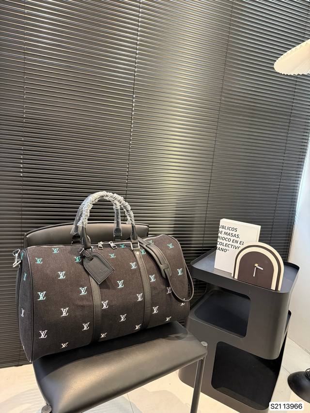 Lv Travel Bag Very Simple And Exquisite Design, Full Of Details Whether It Is A