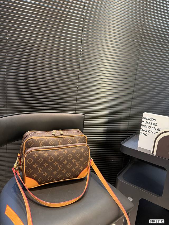 Lv Second-Hand Messenger Camera Bag Comfortable And Exquisite Simple And Generou
