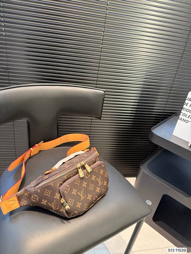 Lv Chest Bag Waist Bag With Adjustable Straps, Can Be Worn Around The Waist, Sho