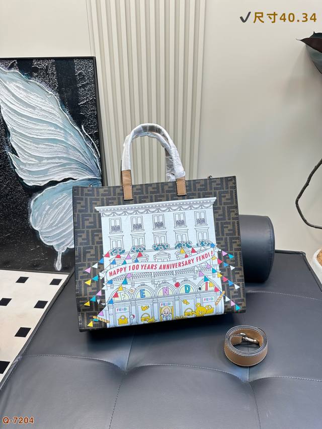 Fendi The New Model Is Full Of High-End Feeling The Light And Dark Are Scattered