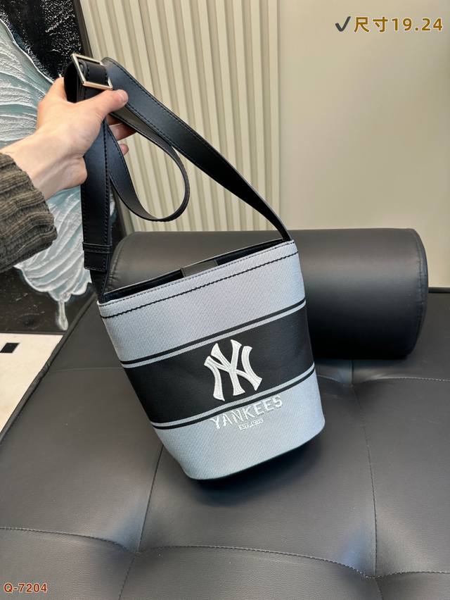 Mlb Bucket Bag American Retro College Style, The Photo Rate Is Really High I Don