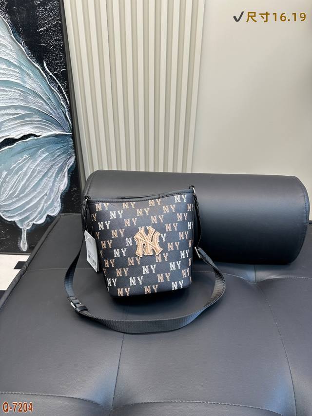 Mlb Bucket Bag American Retro College Style, The Photo Rate Is Really High I Don