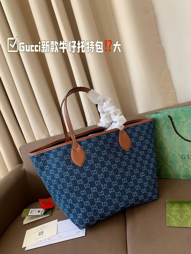 Large Gucci New Denim Tote Blue Gg Denim Fabric, The Bag Is Light And Can Be Use