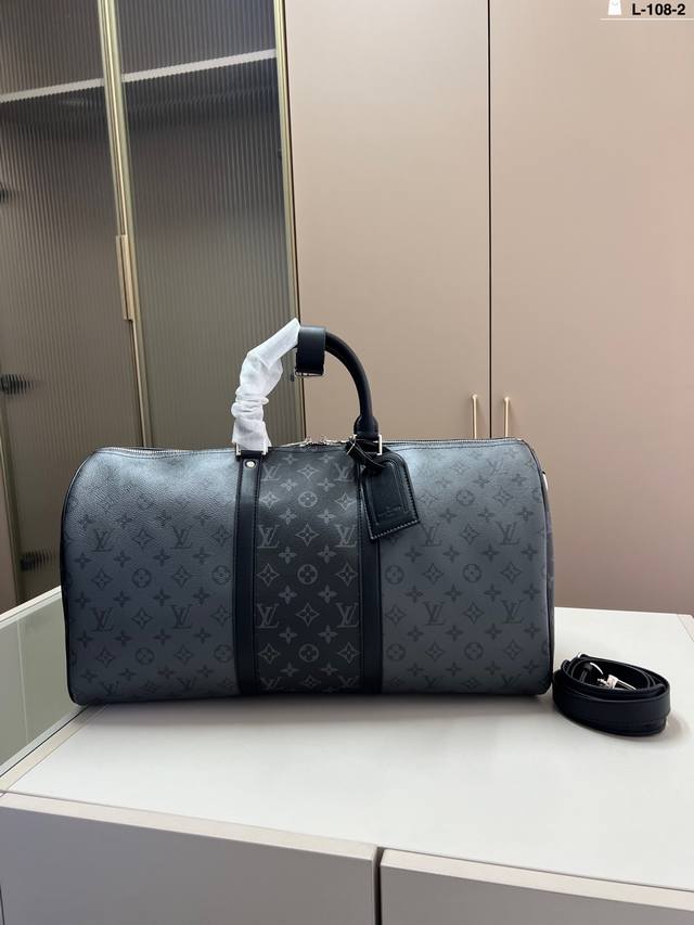 Lv Travel Bag A Handsome And Spacious Travel Bag Classic Design, Atmospheric And