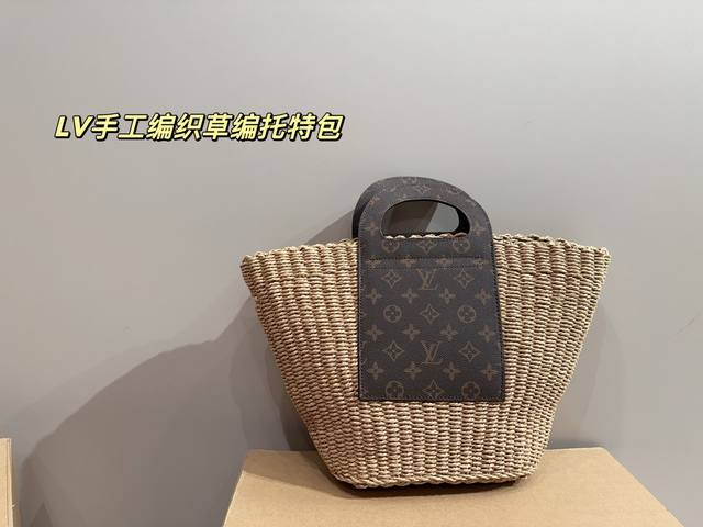 Size 25.20 Chloe Handmade Woven Straw Tote Bag