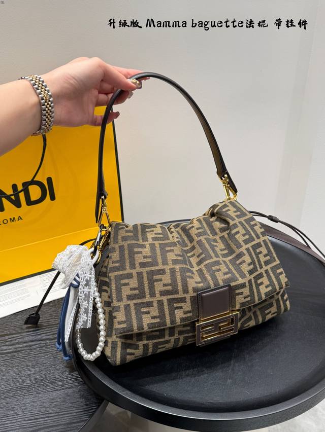 Gift Box Packaging With Pendant! Fendi Baguette Baguette New Model Classic Under