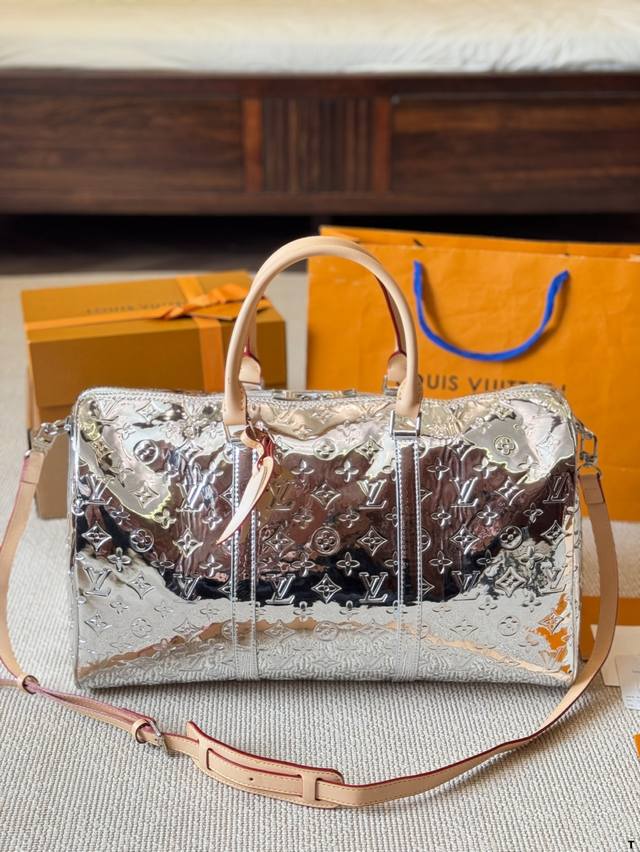 Lv Autumn/Winter Mirror Collection The Neo Porte Documents Voyage Bag Is From Th