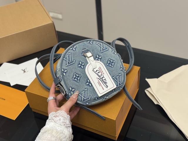 With Folding Box Airplane Box Replica Version Size: 18.17Cm Lv Round Cake Bag Wi