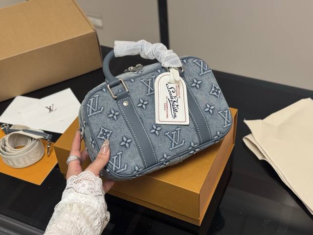 With Folding Box Airplane Box Size: 20.12Cm Lv Trail Denim New Men's Camera Bag!
