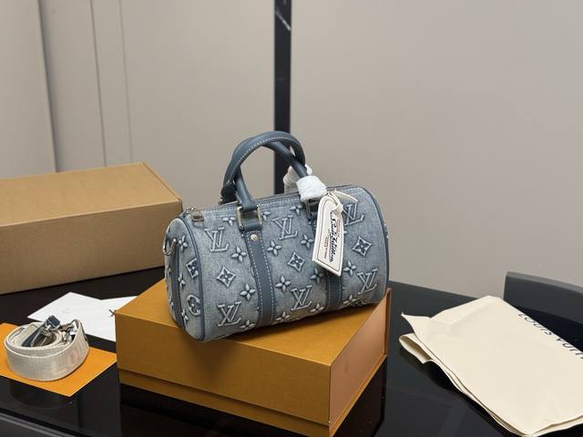 Comes With A Full Set Of Packaging Size: 25*14Cm Lv Keepall Pillow Bag Really Cu