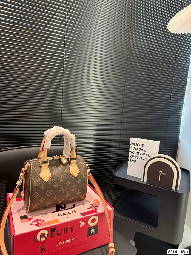 With Airplane Box Folding Box A Dream Bag That Fills The Hearts Of Girls Lv Spee