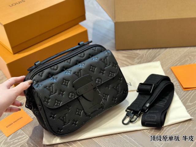 Lv Slock New Men's Bag Iv There Are Many Old Flower Men's Bags In The Latest Sea