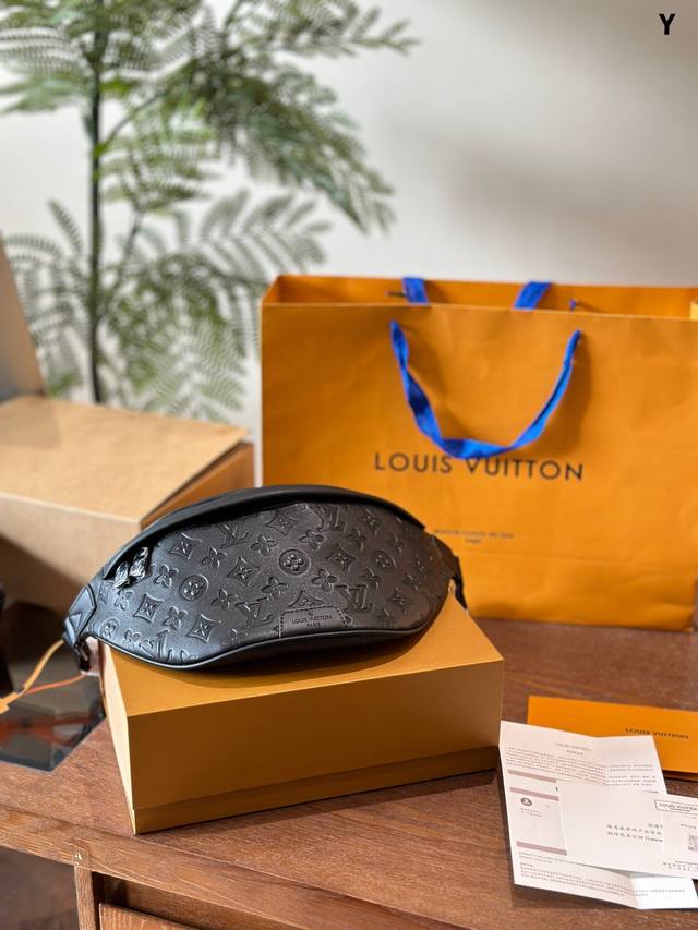 Embossed Lv Chest Bag Waist Bag Shoulder Bag This Is A Gorgeous V Waist Bag With