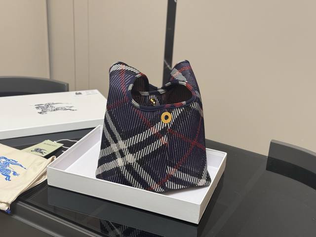 With Box Size: 27*22Cm Share It Quietly Burberry Hobo Plaid Underarm Bag The New