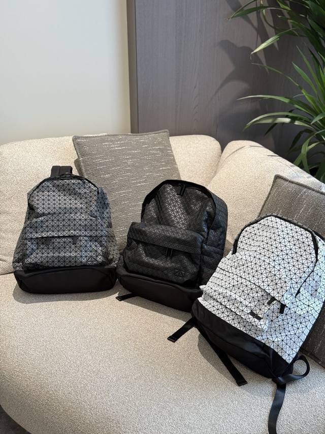The Miyake Backpack That Wan Qian And Zhao Jinmai Both Carry, Why Is It So Popul