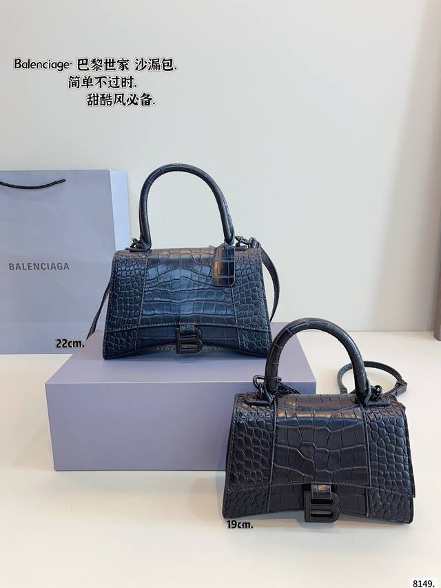 With Gift Box Balenciaga's New Hourglass Bag, The Latest Runway Model Is Here, L