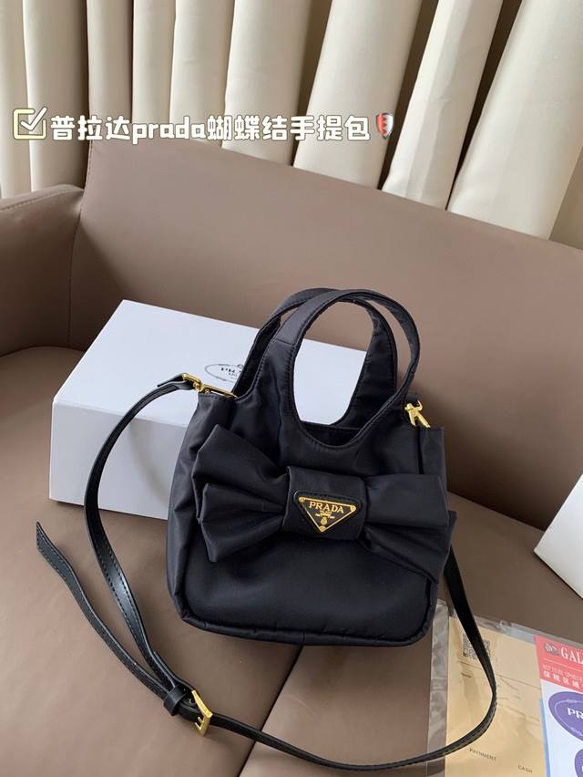 Prada's New Bag Amazed Me. Prada Also Has Sweet Girls . The Black Bow Is French,