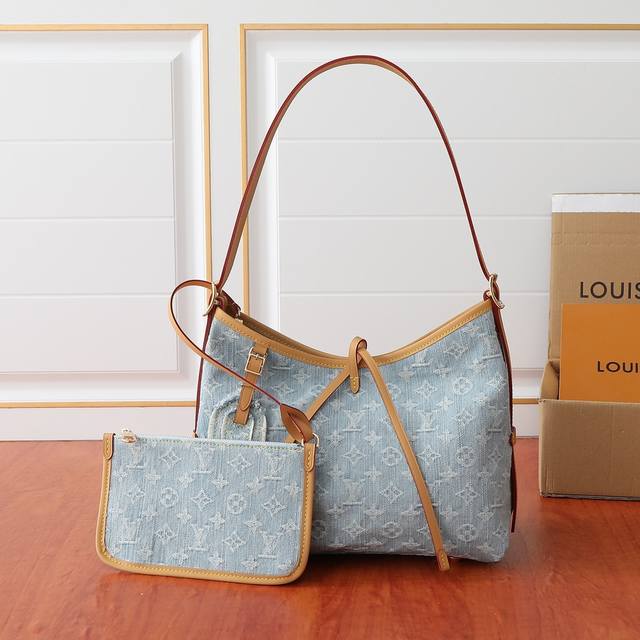 M11462 Blue Denim Detachable Zipper Clutch, Which Can Be Used As A Sleek Clutch