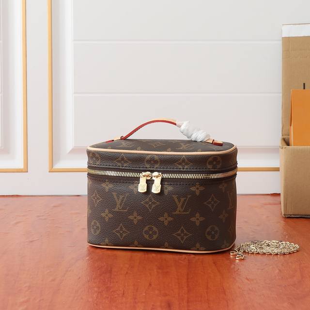 M44936 Nice Mini Makeup Bag Crafted From Soft Monogram Canvas, This Compact Desi