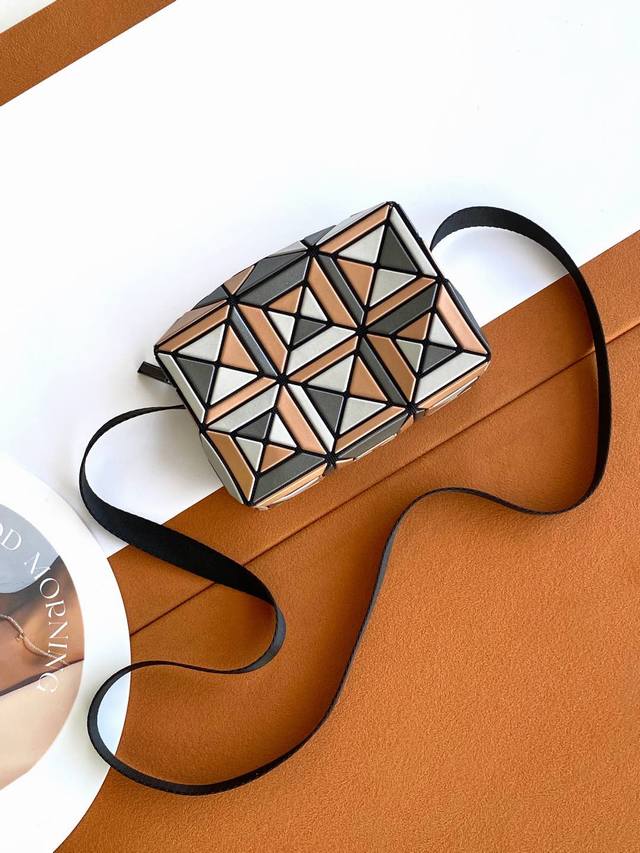 Original Design, Limited Edition. Issey Miyake Bao Bao Dimensions: 17.5 X 11.5 X