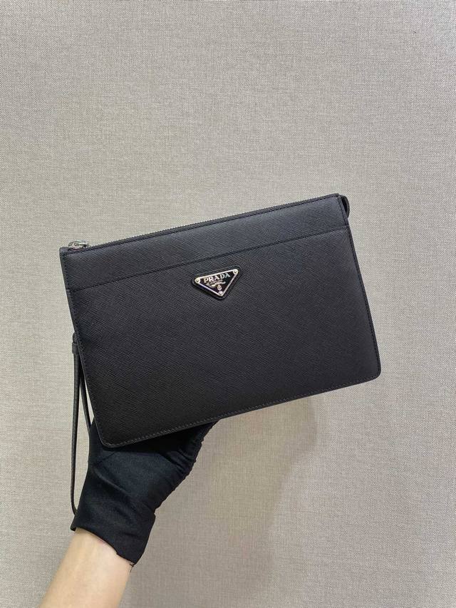 New Handbag 2Vf032 This Stylish Men's Handbag Features A Removable Leather Wrist