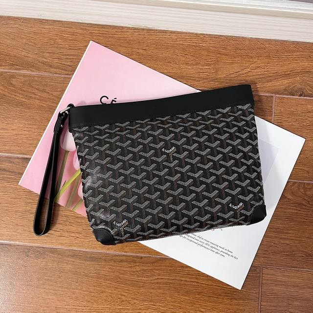 Conti Clutch Bag Is The Perfect Companion For Storing Daily Personal Items. It F