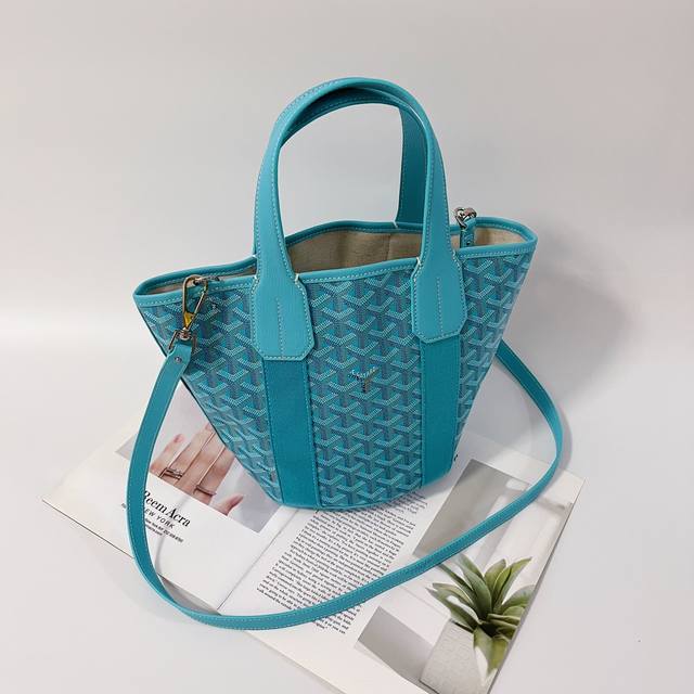 Belharra Small Bag Is The Perfect Companion For Sunny Vacations. It Is A New Ver