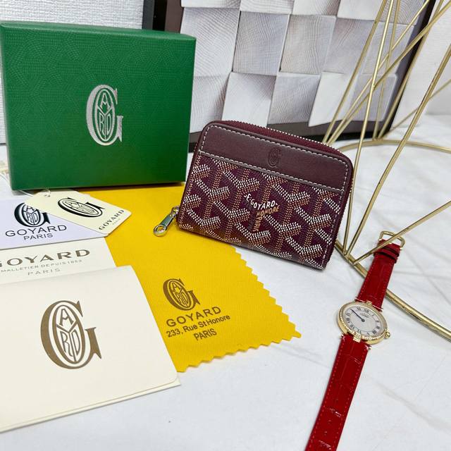 Goya Matignon Mini Wallet Features A Full Zipper Closure Design.The Central Comp