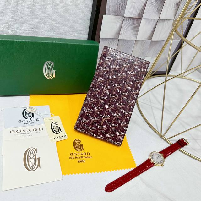 Goya Saint-Roch Wallet Features A Long Design That Can Hold Cards, Ids, And Bill