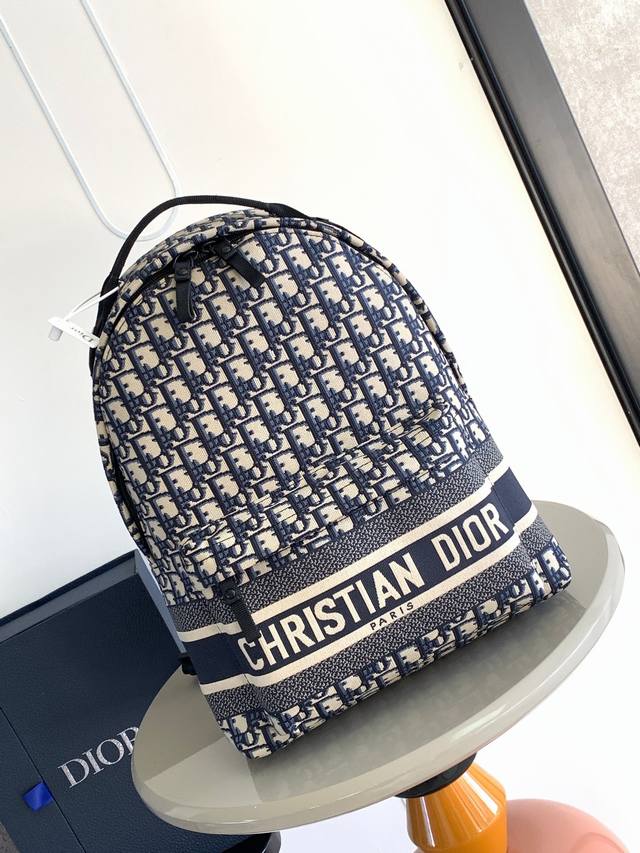 The Small Di0R Oblique Backpack Is Absolutely Stunning! Super Beautiful! The Ent