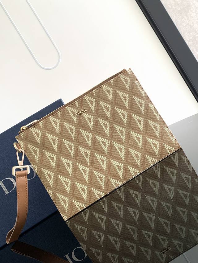 Small Premium Original This A5 Clutch Is An Elegant And Minimalist Accessory. Cr