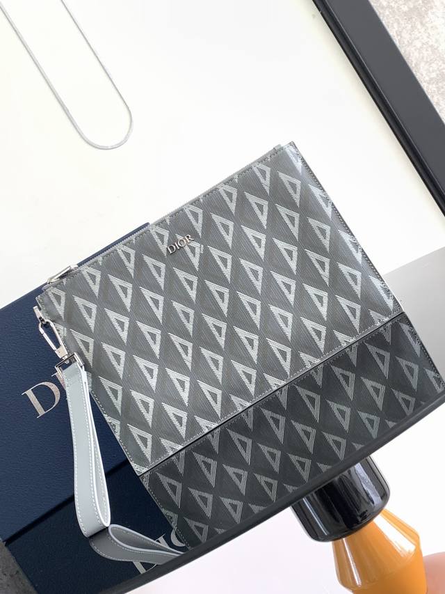 Top-Grade Original This A5 Clutch Bag Is An Elegant And Minimalist Accessory. Cr