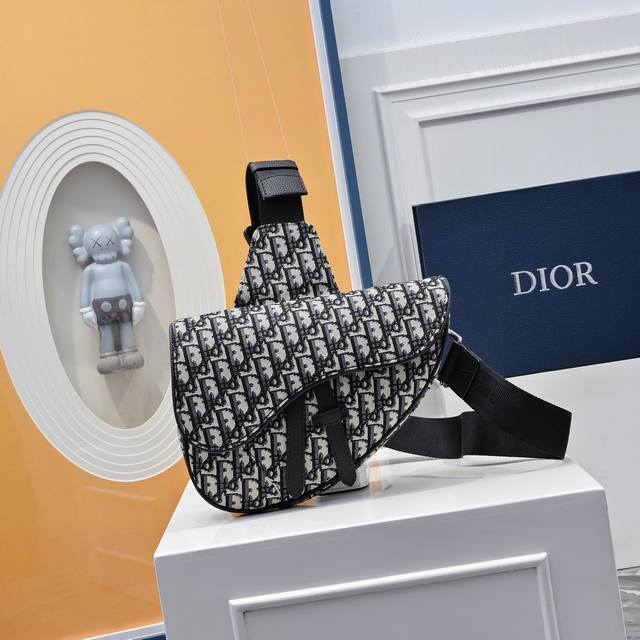 Comes With A Full Set Of Folding Gift Boxes. Dima Saddle Bag, Couple's Edition,