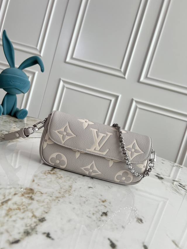 Premium Original M14255 This Wallet On Chain Ivy Handbag Is Crafted From The Bra