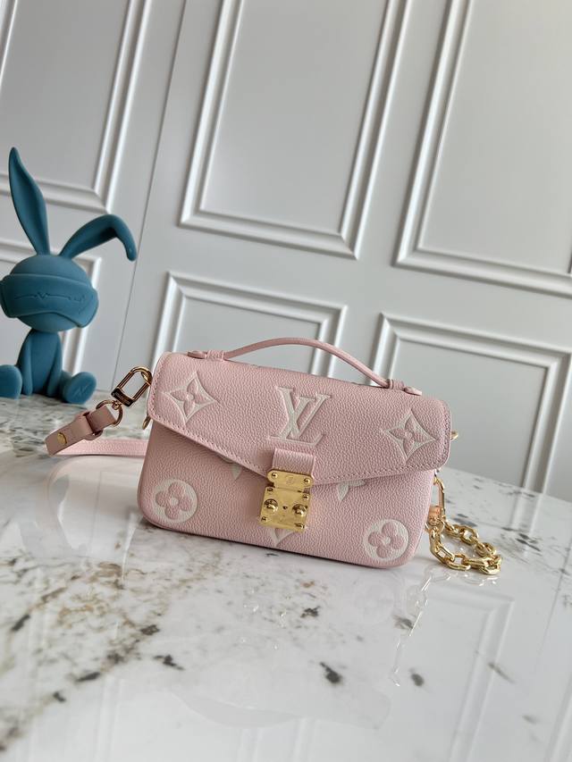 Dynamic Chip Top-Tier Authentic Single-Piece M13666 This Pochette Accessoires Ha