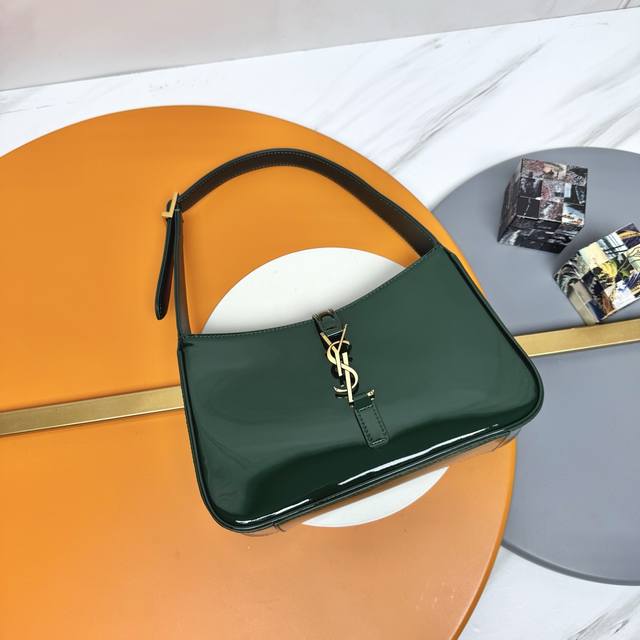 This Year's Hottest Underarm Bag From Y-Brand, Though Late To The Game, It's Fin