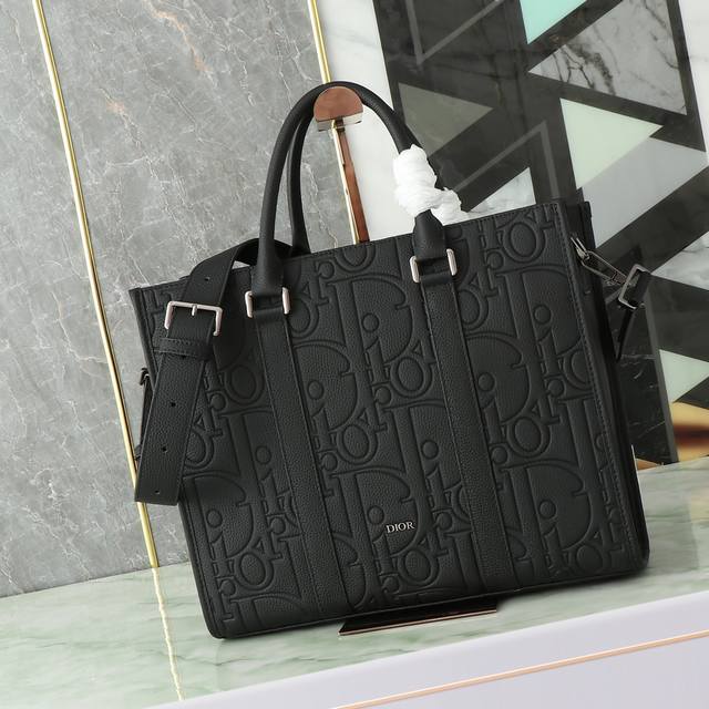 Black Dior Gravity Print Effect Leather... P40,000 Item No.: 1Essh242Llg_H830 Di