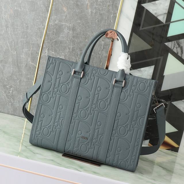 Dark Gray Dior Gravity Print Effect... P40,000 Item Number: 1Essh242Llg_H830 Dim