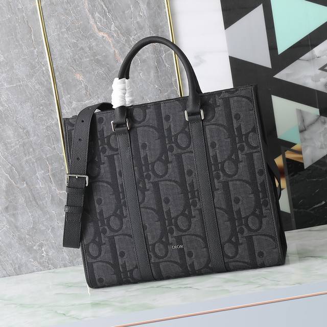 Item Number: 1Essh232Yxl_H27E This East-West Handbag Is A New Addition To The 20