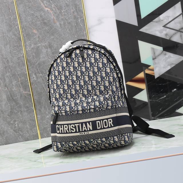 The Small Di0R Oblique Backpack Is Absolutely Stunning Super Beautiful! The Enti