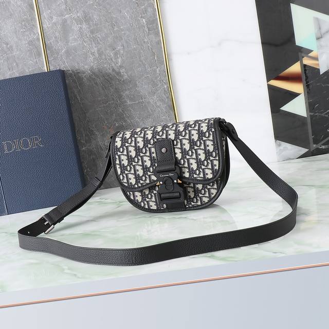 This Gallop Messenger Bag Is A New Addition For The Season, Combining Fashion An